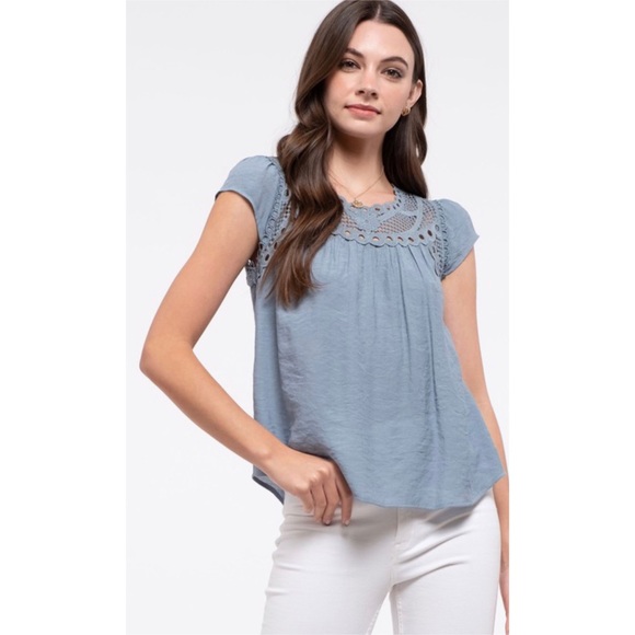 🆕LACE PATCH YOKE WOVEN TOP - Picture 3 of 5